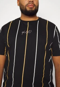 YOURTURN SIGNATURE TEE UNISEX - T-shirt Print 11 YOURTURN SIGNATURE TEE UNISEX - T-shirt Print -Yourturn Verkoopwinkel 05fbdeb2d6294ee8b04ef7d09615594b