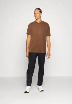 YOURTURN Unisex - T-Shirt Basic - Brown 8 YOURTURN Unisex - T-Shirt Basic - Brown -Yourturn Verkoopwinkel 06627da508364142b7b11e446e8c41b0