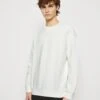 YOURTURN Tribal Embossed Unisex - Sweater - Off White -Yourturn Verkoopwinkel 0908d361d47643759962460a2d720347