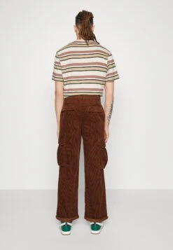 YOURTURN Corduroy Unisex - Cargobroek - Dark Brown -Yourturn Verkoopwinkel 0e07567522ac467db95b50c007f851df