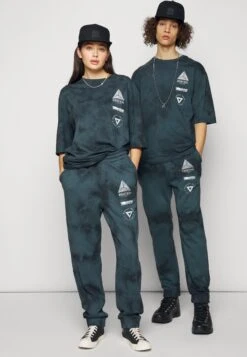 YOURTURN Wincent Weiss Unisex - Trainingsbroek - Black 14 YOURTURN Wincent Weiss Unisex - Trainingsbroek - Black -Yourturn Verkoopwinkel 18525c926f3142e6bc6aa97540204c15