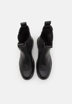 YOURTURN Korte Laarzen - Black 11 YOURTURN Korte Laarzen - Black -Yourturn Verkoopwinkel 1d300a14387e4d48bfaf5939afbb9e66