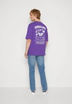 YOURTURN Nostalgia Future Tee Unisex - T-Shirt Print - Purple 10 YOURTURN Nostalgia Future Tee Unisex - T-Shirt Print - Purple -Yourturn Verkoopwinkel 2d839d25c2b84fd3af3e4aec65254a06
