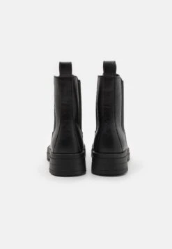 YOURTURN Korte Laarzen - Black 10 YOURTURN Korte Laarzen - Black -Yourturn Verkoopwinkel 2f64bcfc149d4989a60c56b045497a83