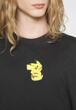 YOURTURN Pokemon Pikachu Unisex - T-Shirt Print - Black 13 YOURTURN Pokemon Pikachu Unisex - T-Shirt Print - Black -Yourturn Verkoopwinkel 328c4b1f52df4297840bafddc7f1c24a