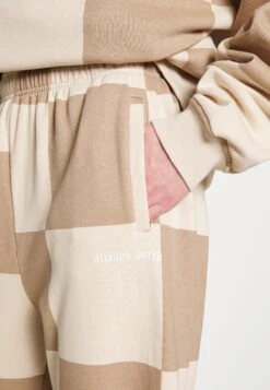 YOURTURN Unisex - Trainingsbroek - Beige -Yourturn Verkoopwinkel 36df42ddf7b9487a9196e20f8c749a1c