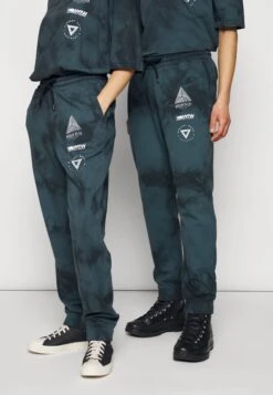 YOURTURN Wincent Weiss Unisex - Trainingsbroek - Black 11 YOURTURN Wincent Weiss Unisex - Trainingsbroek - Black -Yourturn Verkoopwinkel 3fd66f9c53654e0cb7e900af39037588