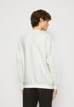 YOURTURN Tribal Embossed Unisex - Sweater - Off White -Yourturn Verkoopwinkel 54f48e8ff6e044598d77dcf49ea25a9b