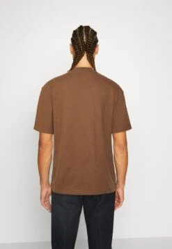YOURTURN Unisex - T-Shirt Basic - Brown 9 YOURTURN Unisex - T-Shirt Basic - Brown -Yourturn Verkoopwinkel 570b5c5105f447699dd0d96a5542f090