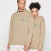 YOURTURN Crewneck With A Flower - Trui - Beige -Yourturn Verkoopwinkel 5fc54c5faabe4bdcbcd82823adb322e0