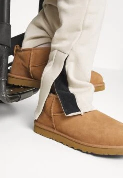 YOURTURN Trainingsbroek - Beige -Yourturn Verkoopwinkel 69c2242cbc97415d9dde6d9d54f6d644