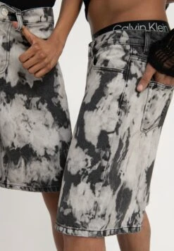 YOURTURN Unisex - Jeansshort - Black Denim 11 YOURTURN Unisex - Jeansshort - Black Denim -Yourturn Verkoopwinkel 6f57c0c64b7d40299b512707a370f88a