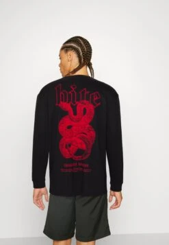 YOURTURN Longsleeve - Black 9 YOURTURN Longsleeve - Black -Yourturn Verkoopwinkel 726fe31d97d447e0bb0b4ee3b18308af