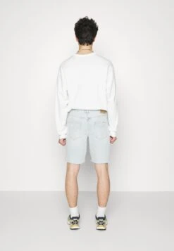 YOURTURN Unisex - Jeansshort - Light Blue Denim 12 YOURTURN Unisex - Jeansshort - Light Blue Denim -Yourturn Verkoopwinkel 74b52357232d4f5890555006a7ec0619