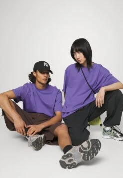 YOURTURN Unisex - T-Shirt Print - Purple -Yourturn Verkoopwinkel 817ade8a49b442e7b9a54a36875651c0