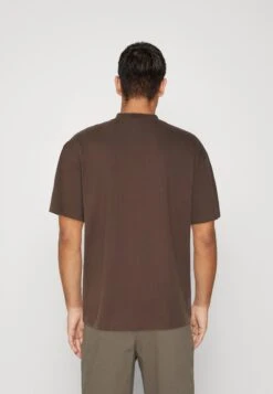 YOURTURN Unisex - T-Shirt Print - Brown 10 YOURTURN Unisex - T-Shirt Print - Brown -Yourturn Verkoopwinkel 83d34202114a4bb3a0a4c8d1b9a736b1