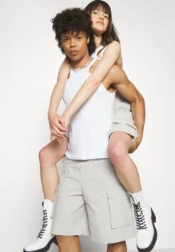 YOURTURN Unisex - Shorts - Light Grey -Yourturn Verkoopwinkel 85d9b741d2b249b68f2e49464d4e5111