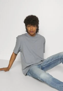 YOURTURN Unisex - T-Shirt Basic - Grey 13 YOURTURN Unisex - T-Shirt Basic - Grey -Yourturn Verkoopwinkel 8a0d4c38249e40c99e861ea51d5cd582