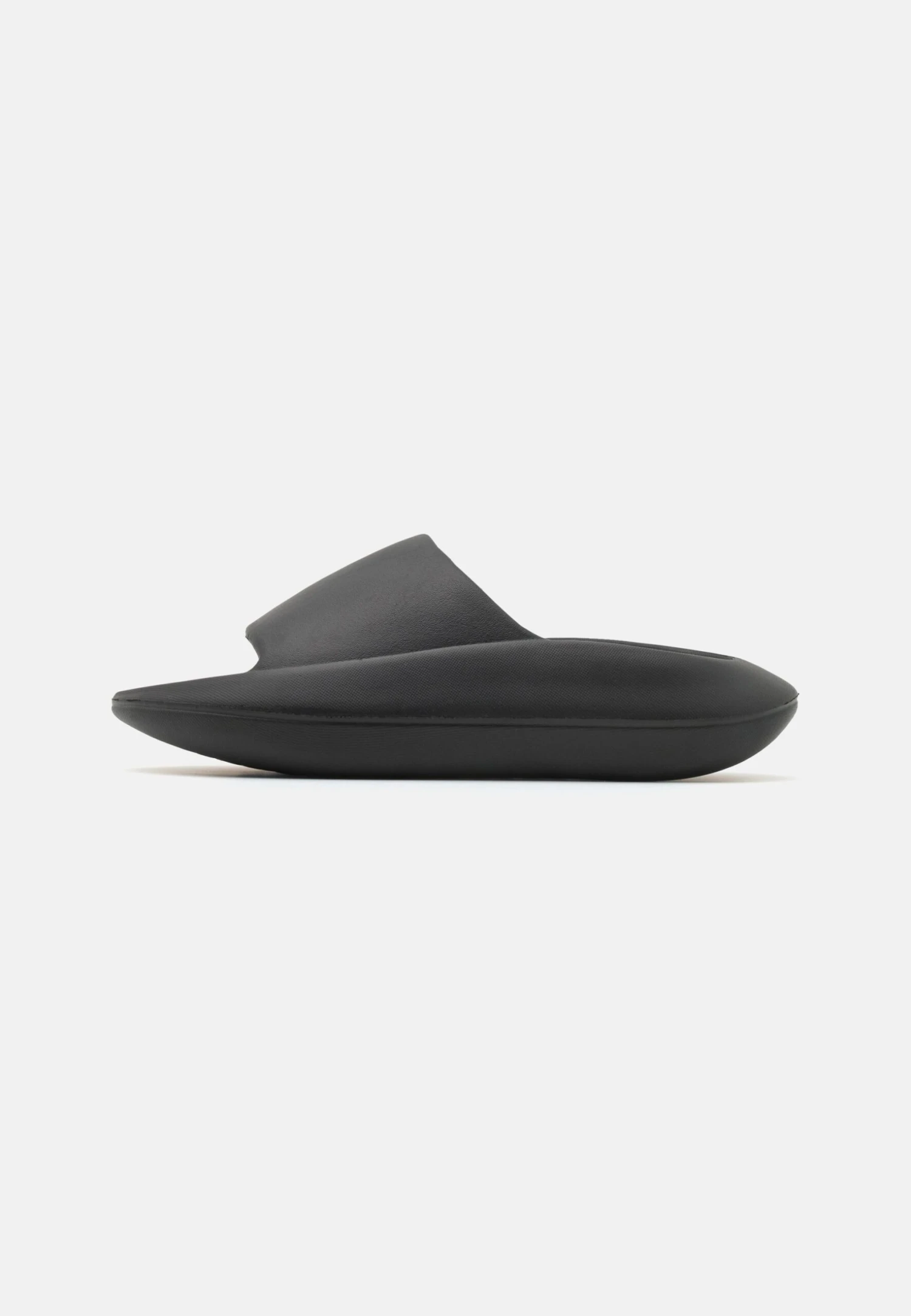 YOURTURN Badslippers - Black 3 YOURTURN Badslippers - Black
