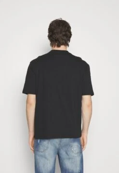 YOURTURN Fallen Schoolzi - T-Shirt Print - Black -Yourturn Verkoopwinkel 92ad55668a4147798c7b544728548f53