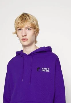 YOURTURN Kindness Hoodie - Sweater - Purple 11 YOURTURN Kindness Hoodie - Sweater - Purple -Yourturn Verkoopwinkel 95311e2e1d884aa6b5a6ff7149574500