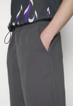 YOURTURN Genderless Parachute - Shorts - Dark Grey -Yourturn Verkoopwinkel ab229e6e99c74a9d898bb39c8fce313e