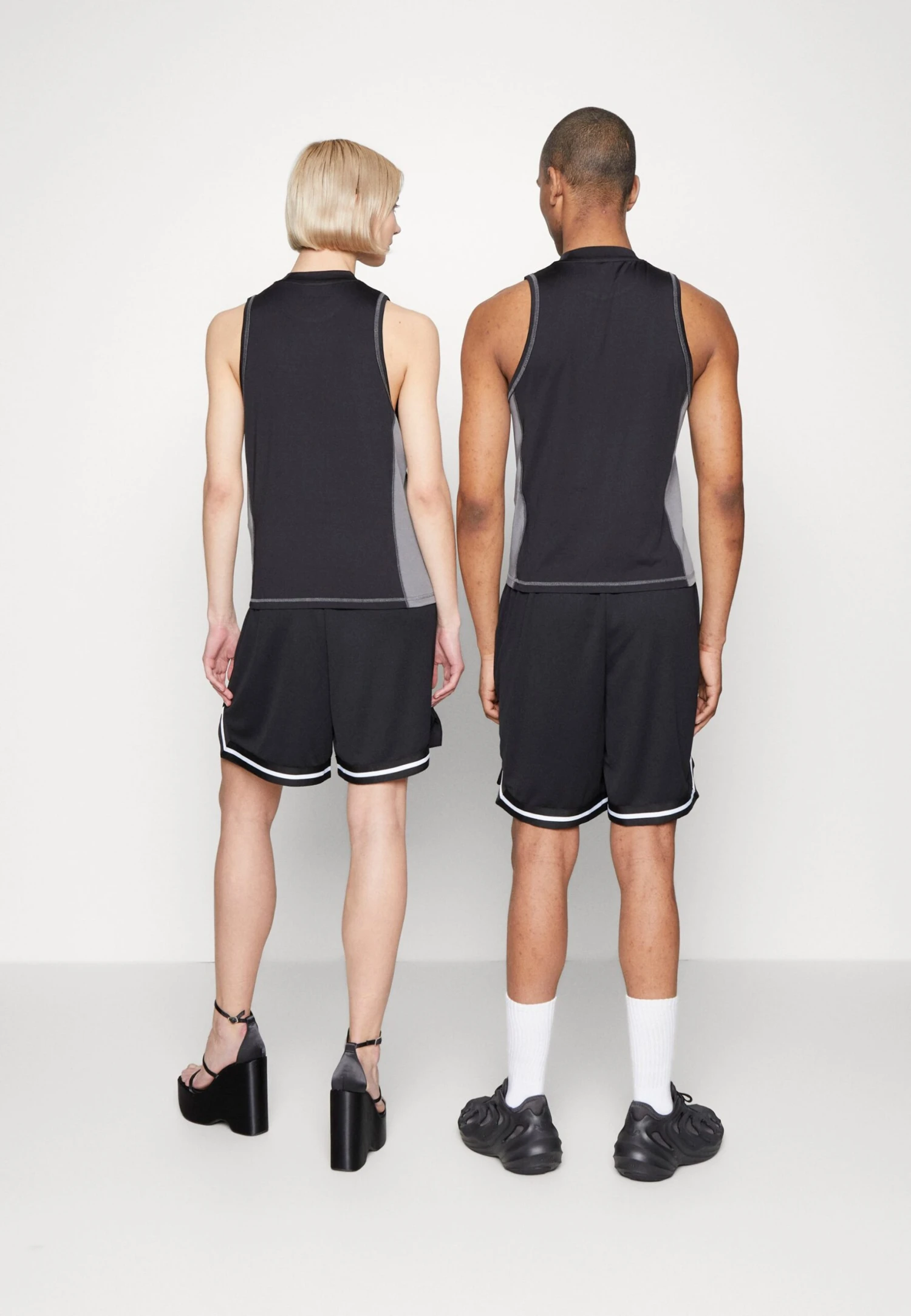 YOURTURN Unisex - Top - Black 5 YOURTURN Unisex - Top - Black - Afbeelding 3