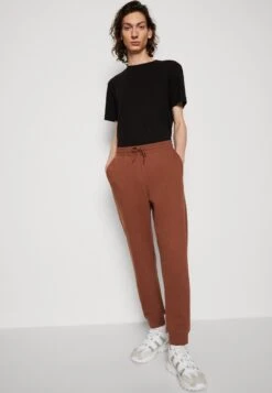 YOURTURN Unisex 2 Pack- Trainingsbroek - Brown/Off-White -Yourturn Verkoopwinkel ba3da3ef225f481282590ce220fcc42c