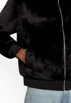 YOURTURN Winterjas - Black -Yourturn Verkoopwinkel bd2c7c34dcc94e1bb50e04c04c1e2f8a