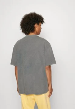 YOURTURN Nevada Wash Graphic Tee Washed - T-Shirt Print - Charcoal 9 YOURTURN Nevada Wash Graphic Tee Washed - T-Shirt Print - Charcoal -Yourturn Verkoopwinkel bf0555704f834b22b22a793b58cb821f