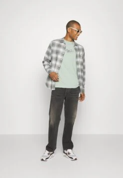 YOURTURN Unisex - T-Shirt Print - Green -Yourturn Verkoopwinkel c7e71194557641b39864c780fec93ec9