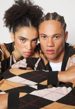 YOURTURN Trui - Multi Coloured 11 YOURTURN Trui - Multi Coloured -Yourturn Verkoopwinkel d2abc46aa57744ca87aa436f84c47306