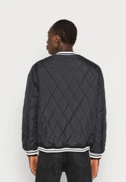 YOURTURN Unisex - Bomberjacks - Black 9 YOURTURN Unisex - Bomberjacks - Black -Yourturn Verkoopwinkel d5daacc82ff24b5a9b32e810f9da6a83