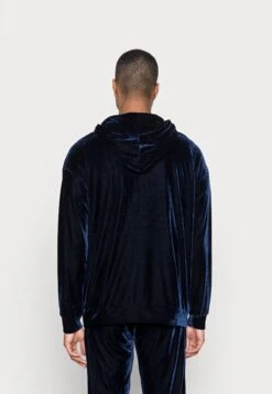 YOURTURN Festive Hoodie Unisex - Hoodie - Dark Blue 9 YOURTURN Festive Hoodie Unisex - Hoodie - Dark Blue -Yourturn Verkoopwinkel e33fa51e077643018533dafd1b74712a