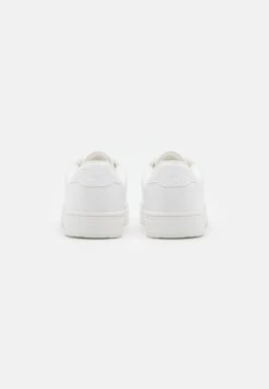 YOURTURN Sneakers Laag - White 10 YOURTURN Sneakers Laag - White -Yourturn Verkoopwinkel e422fcb945e54679a768f4c471e3e98a