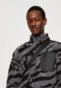 YOURTURN Unisex - Fleecejas - Grey 11 YOURTURN Unisex - Fleecejas - Grey -Yourturn Verkoopwinkel e4ac82e499054d1f8826090370324730