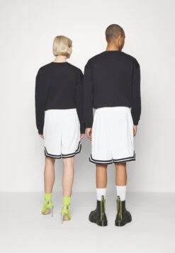 YOURTURN Unisex - Shorts - White -Yourturn Verkoopwinkel e54f457ef8e24e7c9a840a567120bedd