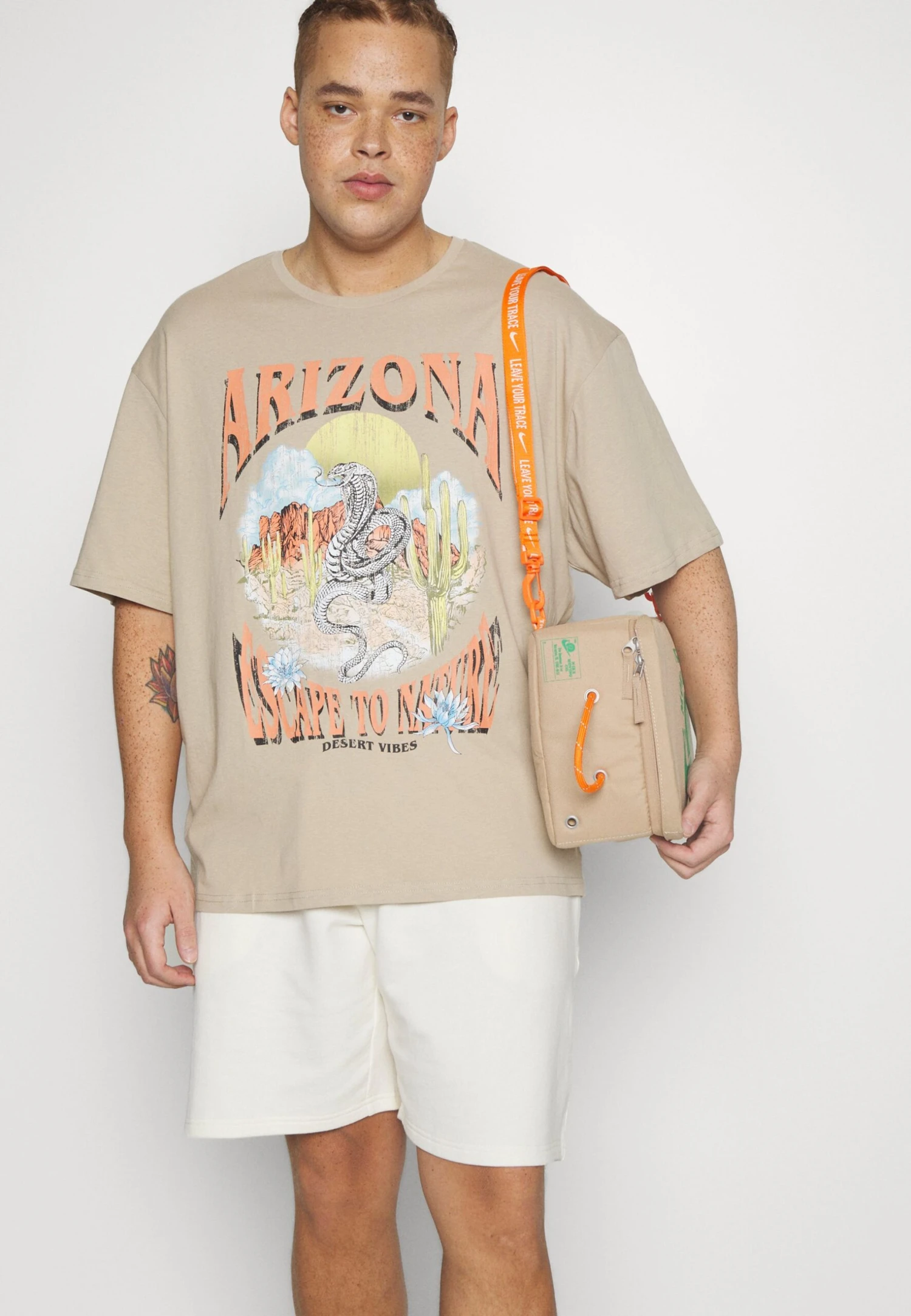 YOURTURN Unisex - T-Shirt Print - Beige 6 YOURTURN Unisex - T-Shirt Print - Beige - Afbeelding 4