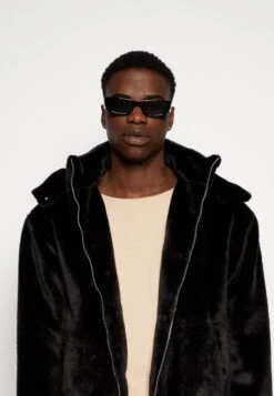 YOURTURN Winterjas - Black -Yourturn Verkoopwinkel f7b08c4eb50e455d9a52a2b7e1efc2c5