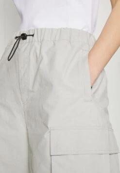 YOURTURN Unisex - Shorts - Light Grey -Yourturn Verkoopwinkel fb21bd3b219d4ff4b3b1cc09b2fd0909